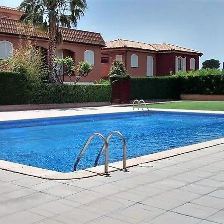 Coliseum Apartment *